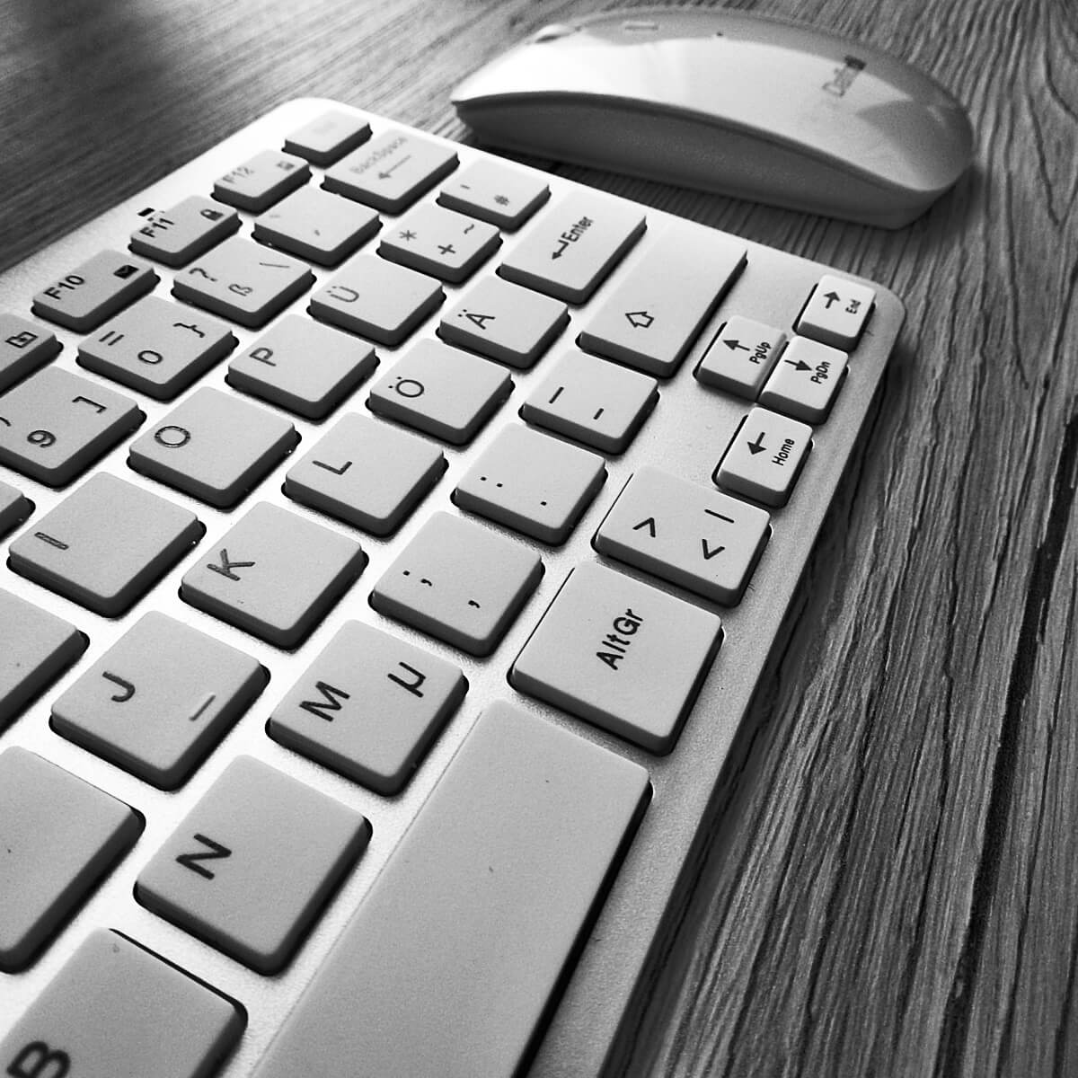 black-and-white-computer